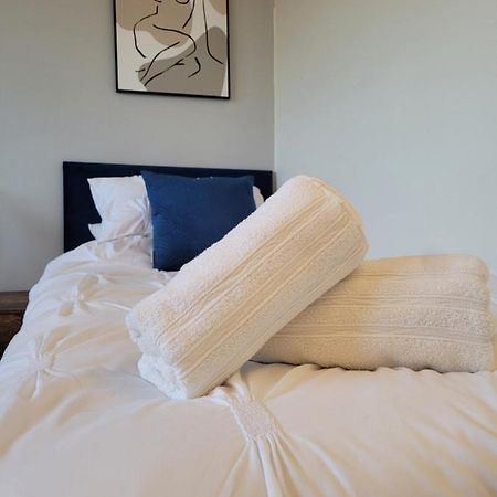 4-Bedroom Home Near Ema, Sleeps 6 达宁顿堡 外观 照片