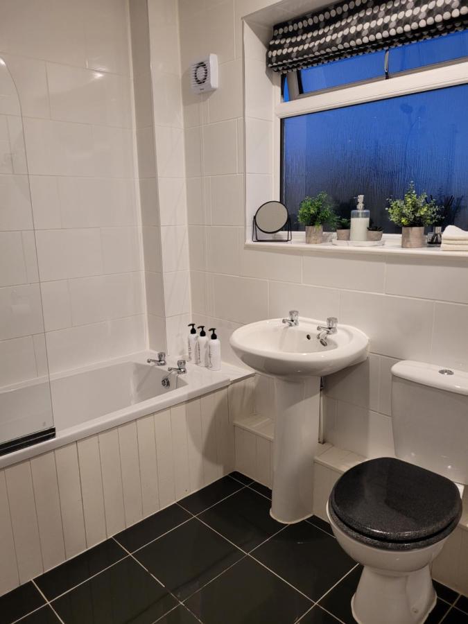 4-Bedroom Home Near Ema, Sleeps 6 达宁顿堡 外观 照片